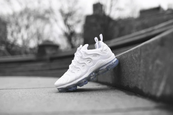 NIKE AIR VAPORMAX PLUS 924453-100 - immagine 4